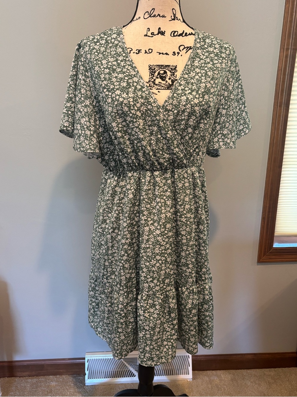 SHEIN Green Mini Floral Wrap-Effect Midi Dress